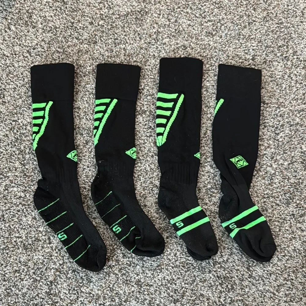 2 pairs of Black and Green kids athletic Socks